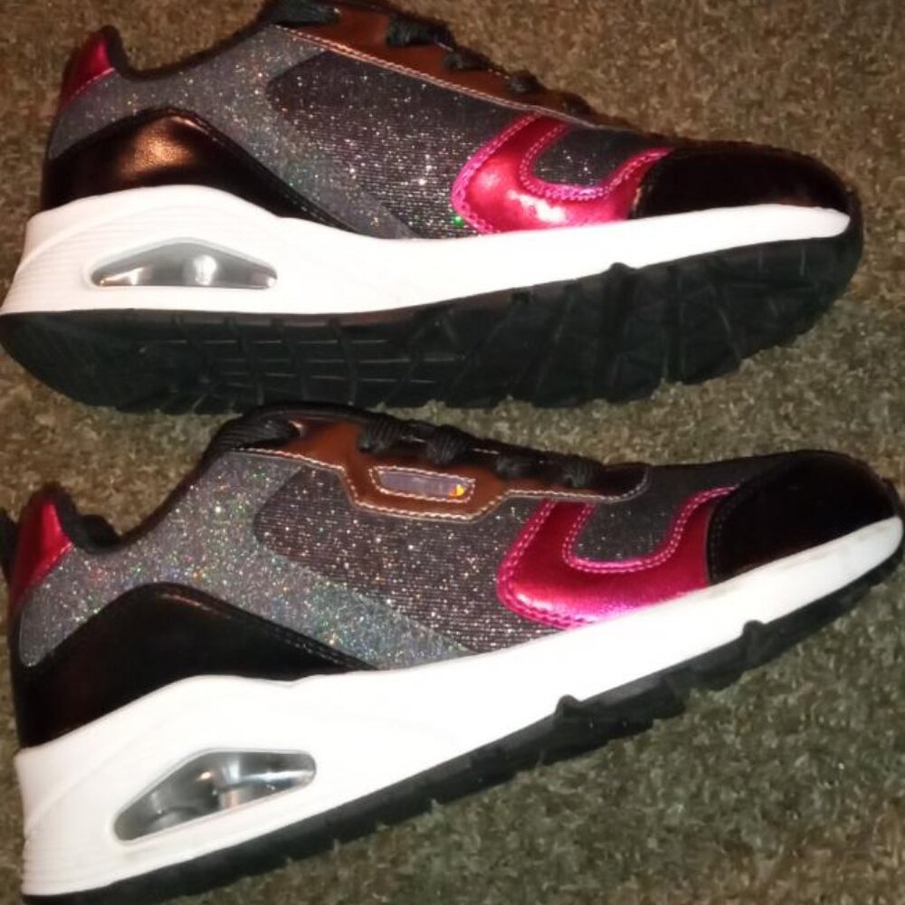 Skechers Los Angeles size 6 kids shoes Color: BKMT NWOT
